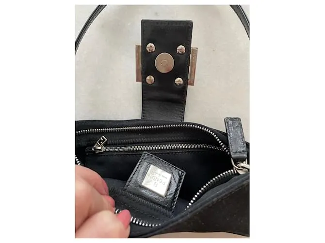 Baguette Fendi Batuette clásica negra lisa vintage. Negro 