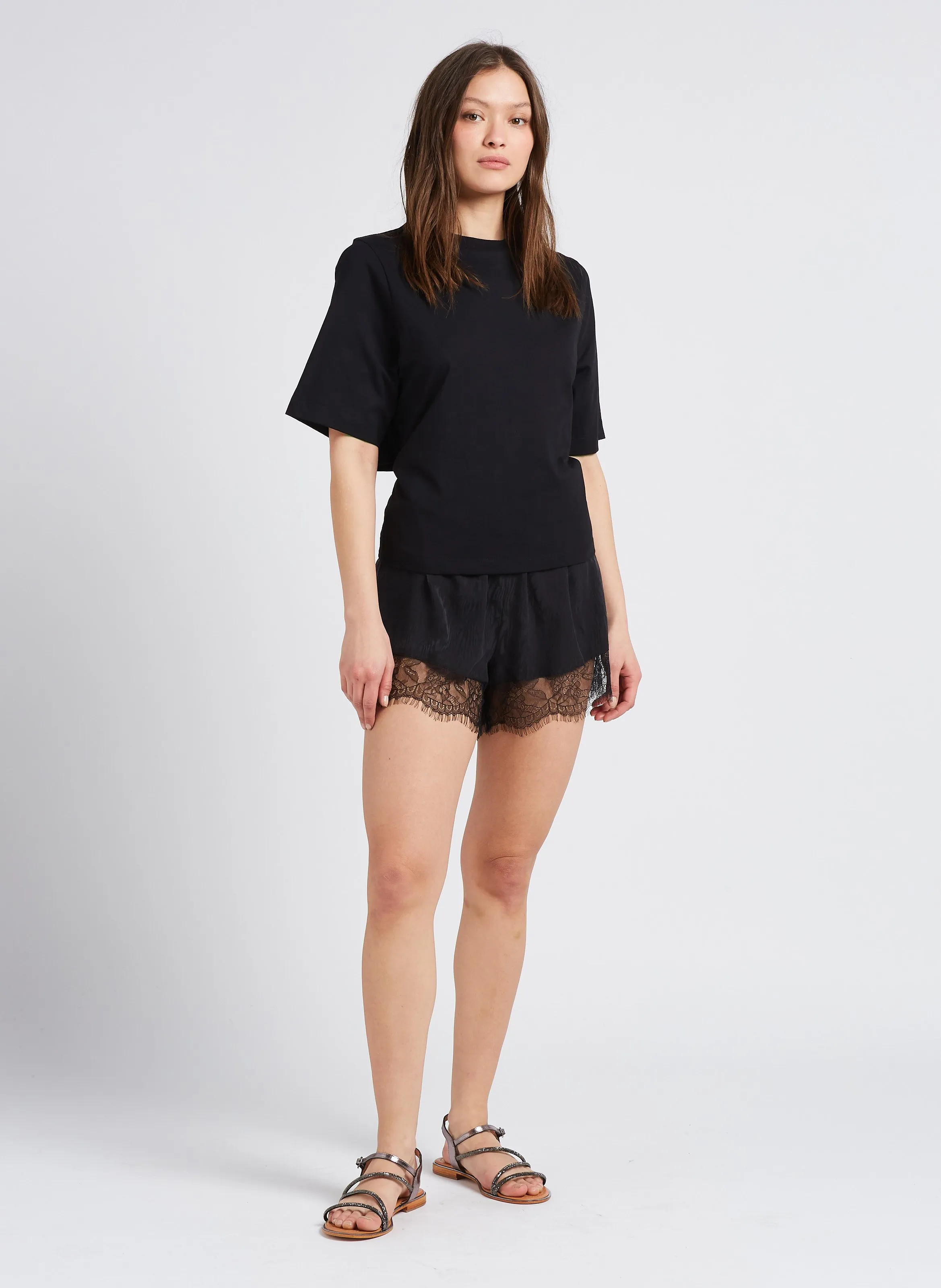 BERENICE SAYLOR - Short de seda en negro