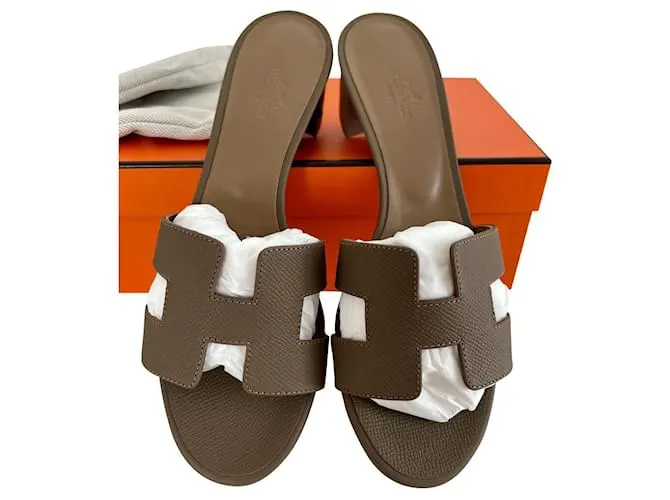 Hermès Sandalias Etoupe Oasis Castaño 