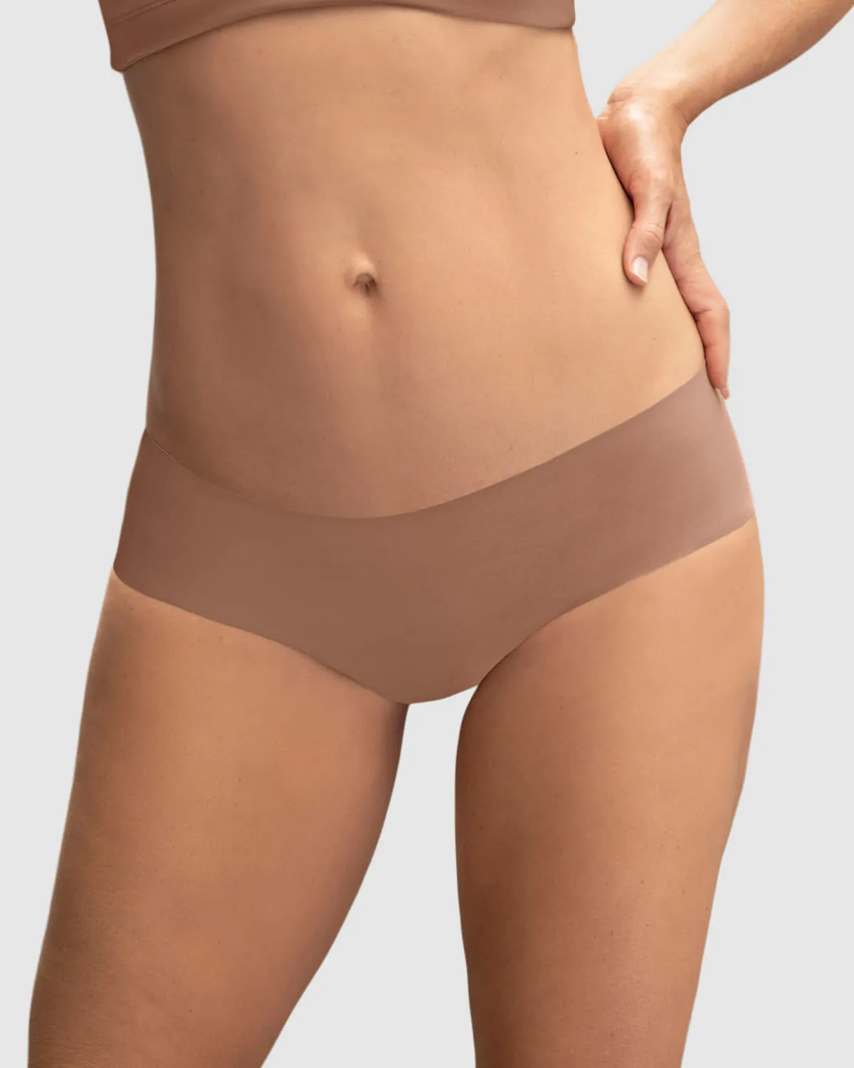 Panty hípster invisible ultraplano sin elásticos y de pocas costuras